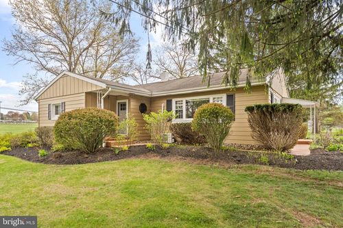 1030 Walt Rd, PENNSBURG, PA, 18073-1704 | Card Image