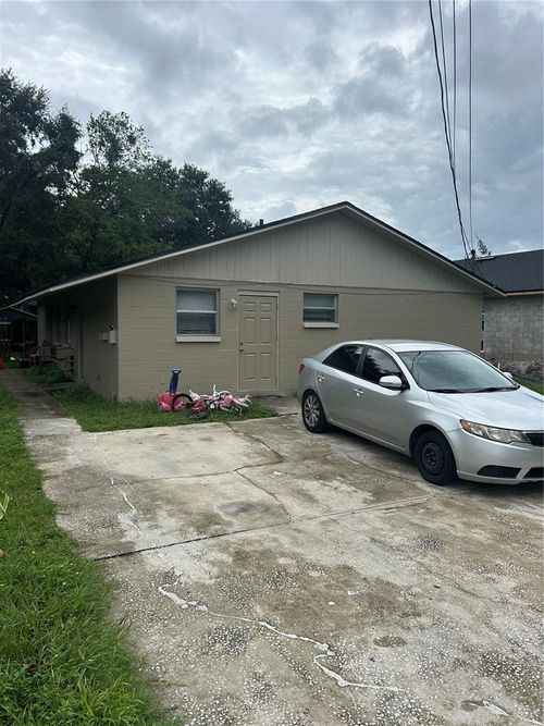 8105 N Klondyke St, TAMPA, FL, 33604-3386 | Card Image