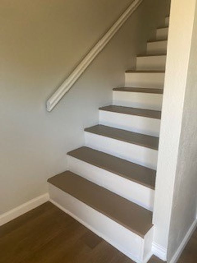 Stairway with wood finished floors and​​‌​​​​‌​​‌‌​‌‌​​​‌‌​​‌‌​‌​​​​​‌ baseboards | Image 10