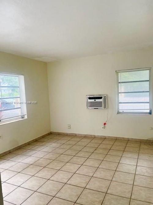 apt-1-910 S Douglas Rd, Coral Gables, FL, 33134-3315 | Card Image