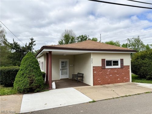 583 E 1st St, Uhrichsville, OH, 44683-1707 | Card Image
