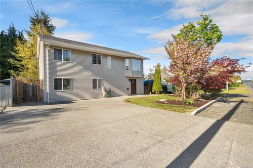 560 6th Ave, Campbell River, BC, V9W3Z5 | Card Image
