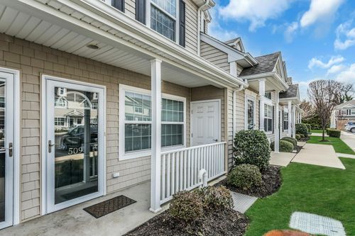 509 Willow Ln, Valley Stream, NY, 11580-7021 | Card Image