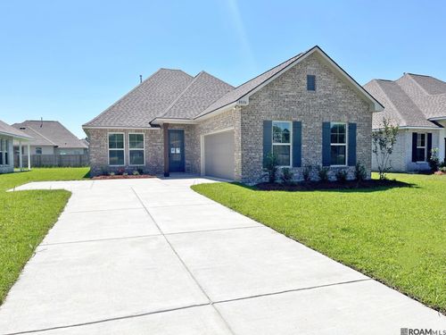8806 Lyndanne Dr, Denham Springs, LA, 70726-5664 | Card Image