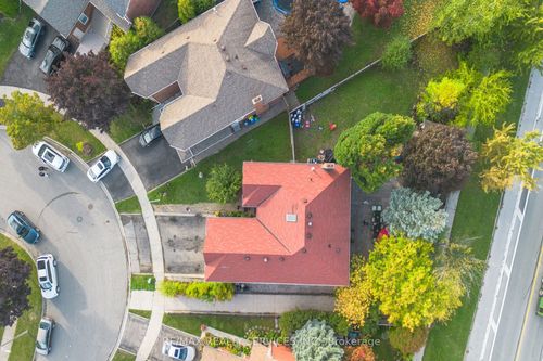 74 Leeward Dr, Brampton, ON, L6S5V8 | Card Image