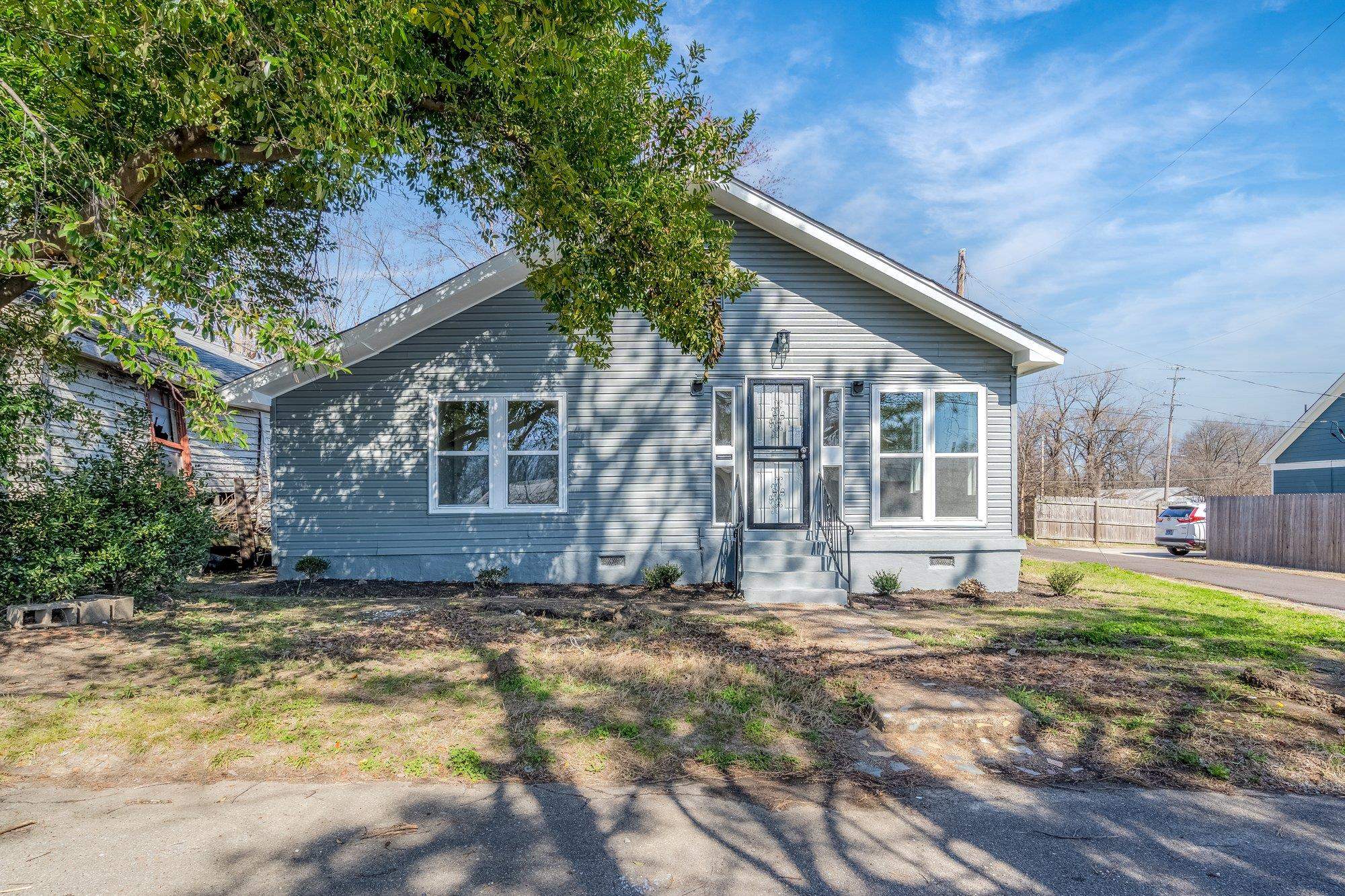 Saulsbury Pl, Memphis, TN 38104