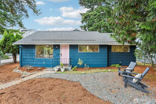 13717 Stone Ave N, Seattle, WA, 98133-7016 | Card Image