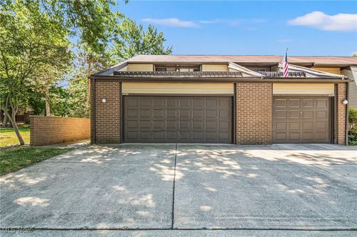 201-4450 Habersham Ln S, Richmond Heights, OH, 44143-2631 | Card Image