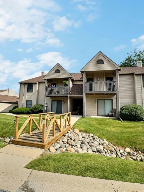 g-3602 Timberbridge Dr, Valparaiso, IN, 46383 | Card Image