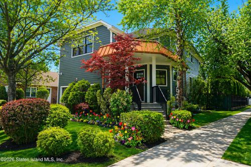 100 Hull Ave, Staten Island, NY, 10306-3502 | Card Image