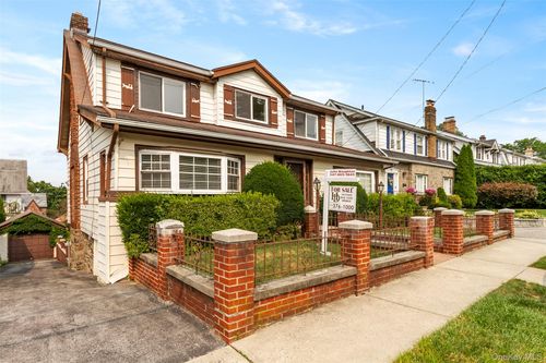 89 Devoe Ave, Yonkers, NY, 10705-4718 | Card Image