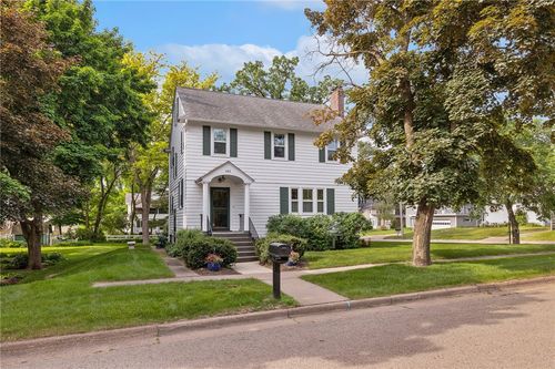 522 Van Buren St, Black River Falls, WI, 54615-1219 | Card Image