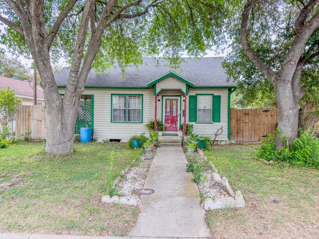 Alice Ave, Kingsville, TX 78363