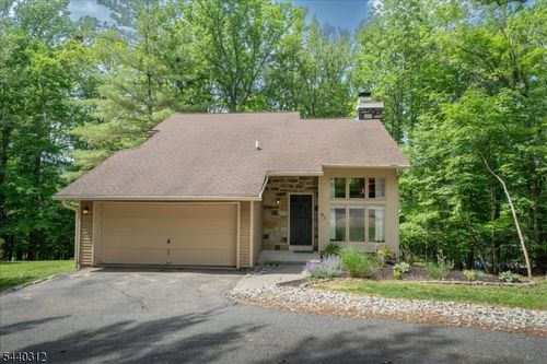 61 Sandpiper Dr, Hackettstown, NJ, 07840-3035 | Card Image