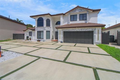 8467 Nw 201st Ter, Hialeah, FL, 33015-5976 | Card Image