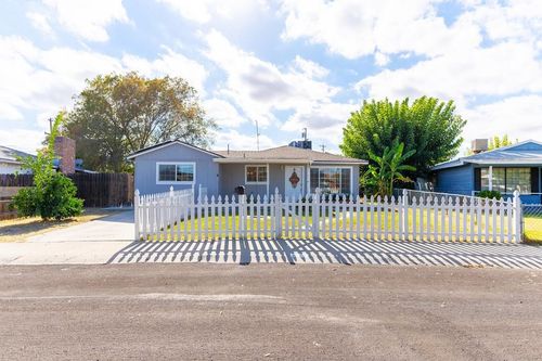 609 College Ave, Coalinga, CA, 93210-1424 | Card Image