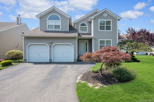 24-24 Spinnaker Ln, East Patchogue, NY, 11772-5864 | Card Image