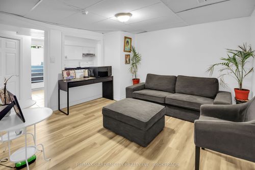 unit-2-18 Wakil Drive, St Catharines, ON, L2T3H8 | Card Image