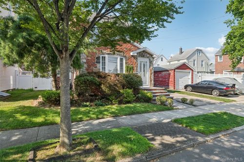 85 Princeton St, Williston Park, NY, 11596-1326 | Card Image