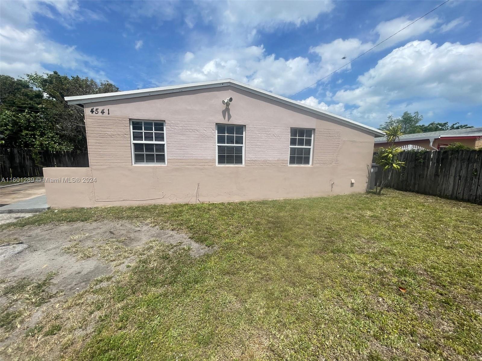 36th St, West Park, FL 33023