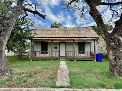 309 Hopkins Street, House other with 2 bedrooms, 1 bathrooms and null parking in Yoakum TX | Image 1