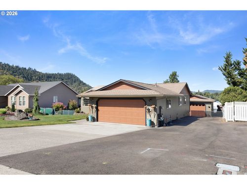 535 Se Parkway Dr, Winston, OR, 97496-9584 | Card Image