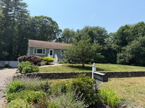 4 Country Acre Rd, Dartmouth, MA, 02747-1429 | Card Image