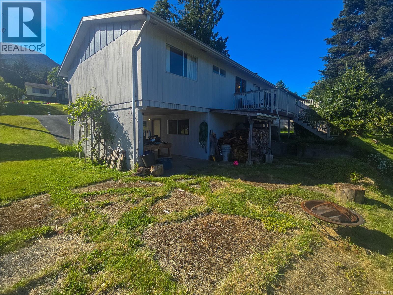 Residential in Sayward 4