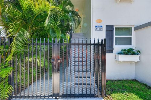 5-3676 Oak Ave, Miami, FL, 33133 | Card Image