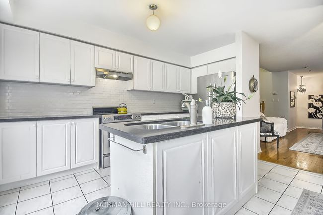 7 Bridlepath St, House attached with 3 bedrooms, 4 bathrooms and 3 parking in Richmond Hill ON | Image 11