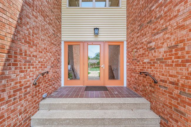 8 - 8 Fields E, Condo with 2 bedrooms, 2 bathrooms and 1 parking in Champaign IL | Image 5