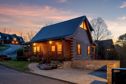 318 Alpine Mountain Way, Pigeon Forge, TN, 37863-7012 | Card Image