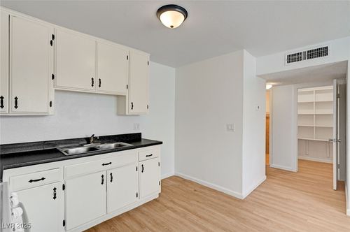 apt-f-2532 Bulloch St, North Las Vegas, NV, 89030-5572 | Card Image