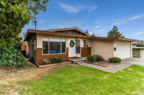 500 Raymond Dr, Benicia, CA, 94510-2614 | Card Image