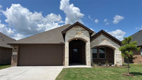 604 Moseley Ln, Greenville, TX, 75402-8215 | Card Image