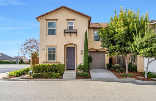 1500 N Encoure Way, Clovis, CA, 93619-8032 | Card Image