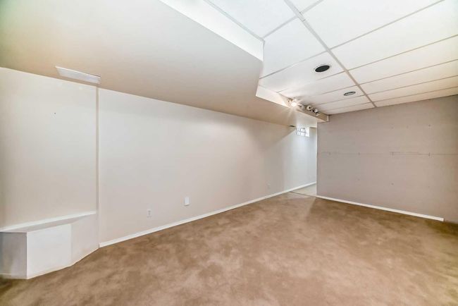 207 Coachway Rd Sw, House other with 3 bedrooms, 3 bathrooms and 2 parking in Calgary AB | Image 36