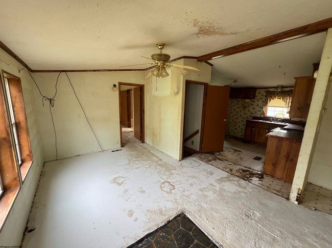 209 Thomas Ave, House other with 3 bedrooms, 2 bathrooms and null parking in Nutter Fort WV | Image 20