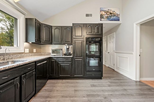 82 Central Tpke, House other with 4 bedrooms, 3 bathrooms and 10 parking in Sutton MA | Image 11