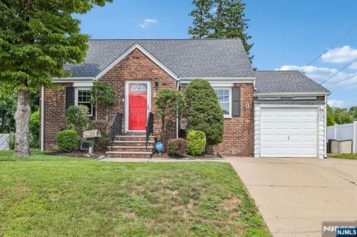 11 Taggart Way, Saddle Brook, NJ, 07663-4419 | Card Image