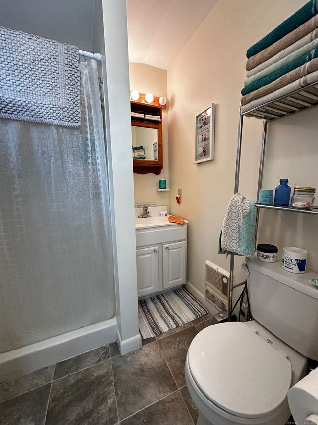 7 &amp; 7R N Washington Avenue, Home with 2 bedrooms, 2 bathrooms and 4 parking in East Lyme CT | Image 16