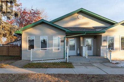 5121 50 St, Home with 2 bedrooms, 1 bathrooms and 2 parking in Strome AB | Image 1