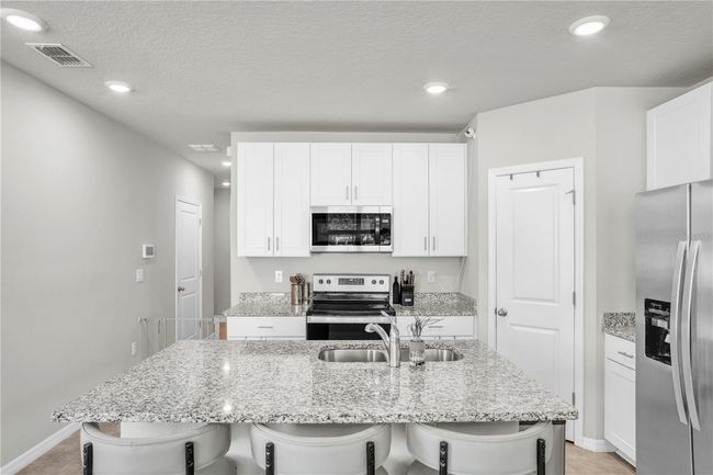 White shaker cabinets with granite countertops | Image 6