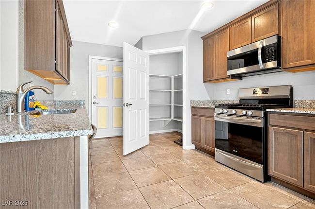 2175 Limestone Cove Ct, Townhouse with 3 bedrooms, 2 bathrooms and null parking in Laughlin NV | Image 7