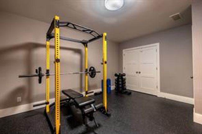 34 Posthill Dr Sw, House detached with 6 bedrooms, 3 bathrooms and 7 parking in Calgary AB | Image 45
