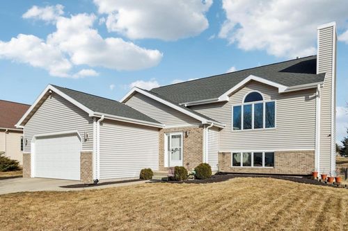 810 N Parkview St, COTTAGE GROVE, WI, 53527-9102 | Card Image