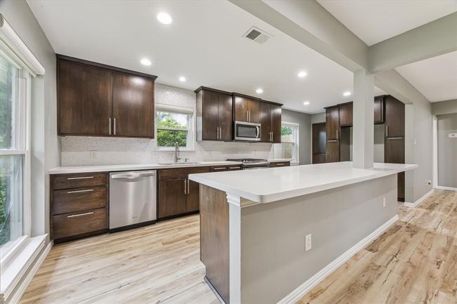 2804 Neches River Dr, House other with 3 bedrooms, 2 bathrooms and 2 parking in Pearland TX | Image 5