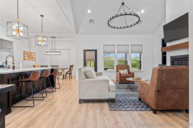 1013 Prairie View Rd, House other with 3 bedrooms, 2 bathrooms and null parking in Ardmore OK | Image 4
