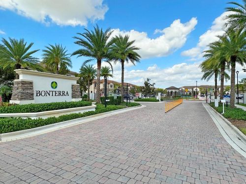 3304 W 92nd Pl, Hialeah, FL, 33018-2052 | Card Image
