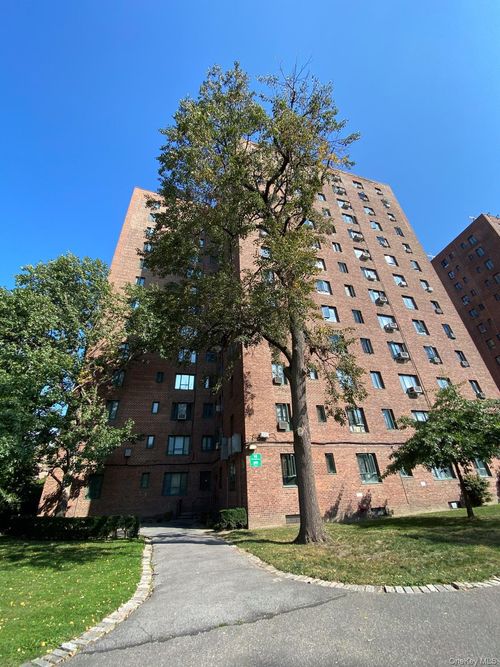 12b-14 Metropolitan Oval, Bronx, NY, 10462-6706 | Card Image